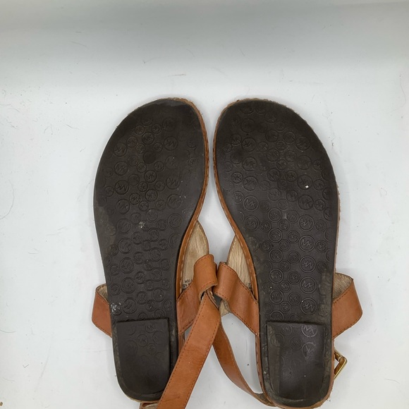 MICHAEL KORS AUBREY tan coloured leather sandals. - Picture 8 of 11